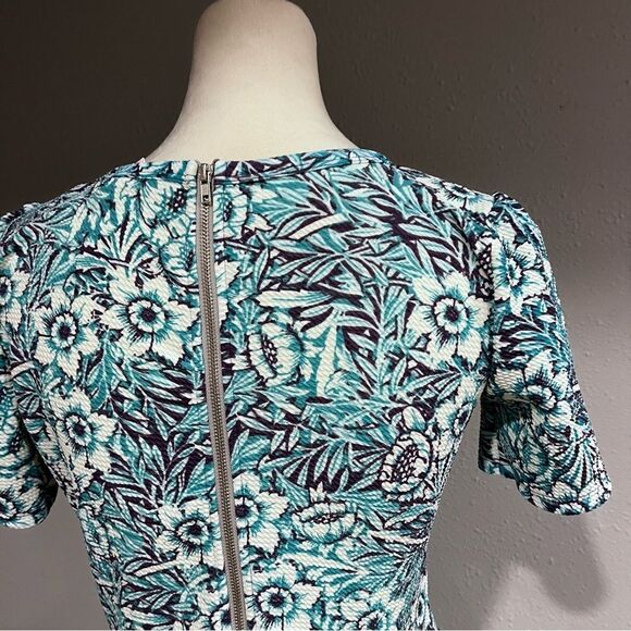 Gorgeous LuLaRoe Amelia floral short sleeve knee length dress - Picture 8 of 14